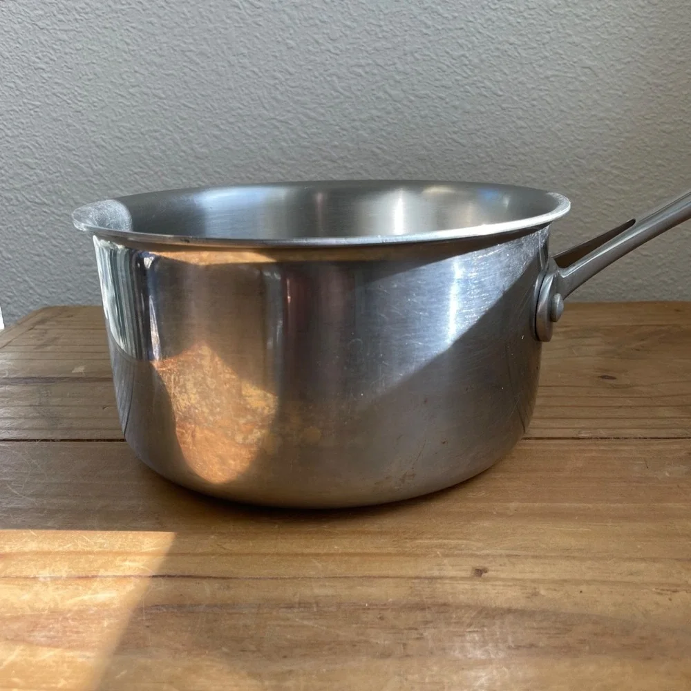 CALPHALON 87022, 2.5 QT/2.3L pot, NO LID, Pre-owned SAUCE PAN.